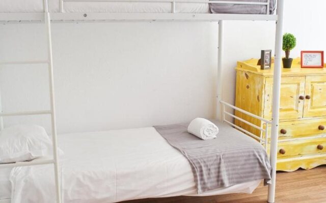 Cascais Cool Hostel Suites & Pool