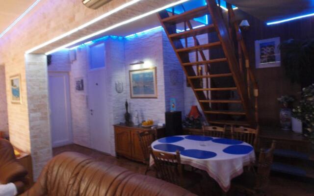 Apartments and bungalows Dalibor