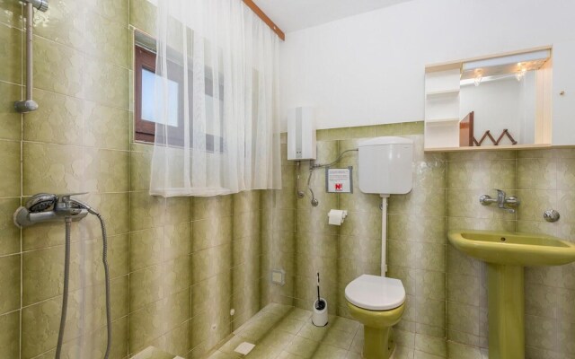 Stunning Home in Pinezici With Wifi and 3 Bedrooms