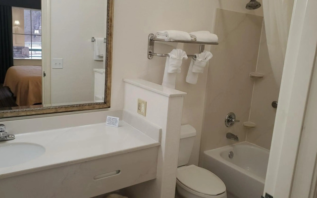 Quality Inn & Suites Biltmore East