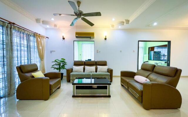 Tupai Mas Semi-D by LOUIS