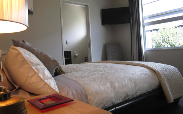 Halkett Grove Bed and Breakfast