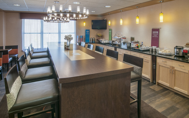Hampton Inn & Suites Detroit / Airport - Romulus