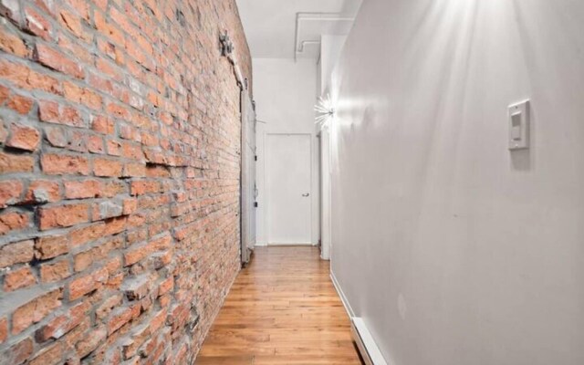 Old Montreal Street View 2BR Loft Hotel