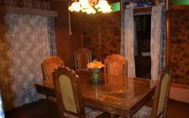 New kolohai Group of Houseboats