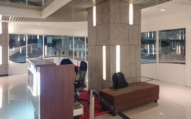 Redliving Apartemen Grand Kamala Lagoon Pekayon Tower Barclay North