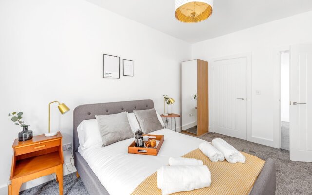 Beautiful Apartment in Central Neighbourhood