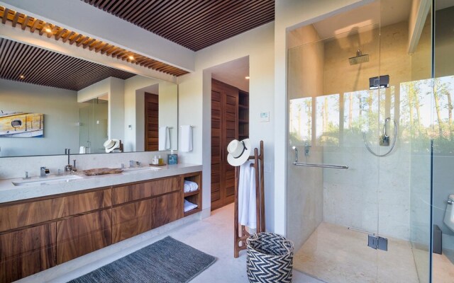 Sunny Vacation Villa 66