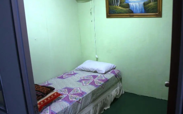 Raymond's Boutique Travelers Home - Hostel