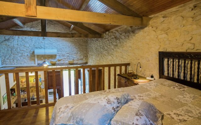 Beautiful Holiday Home in Mauroux With Swimming Pool
