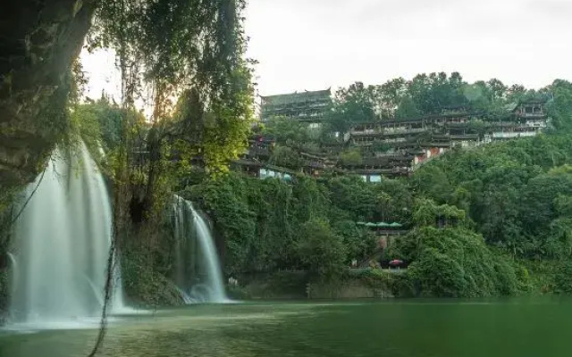 Tuwang Palace Waterfall Inn
