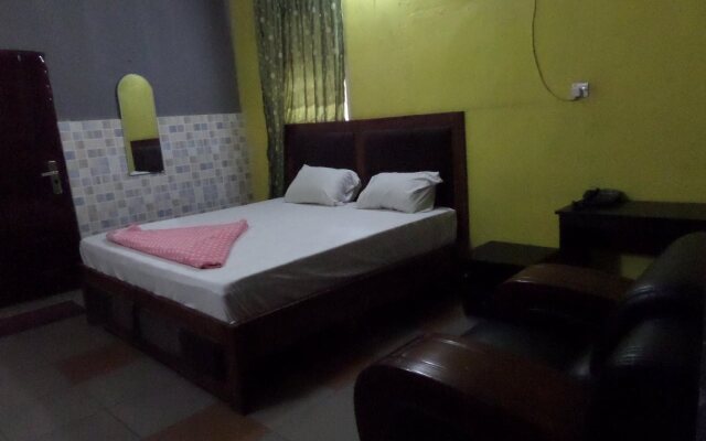 Metro Hotel Ajeigbe