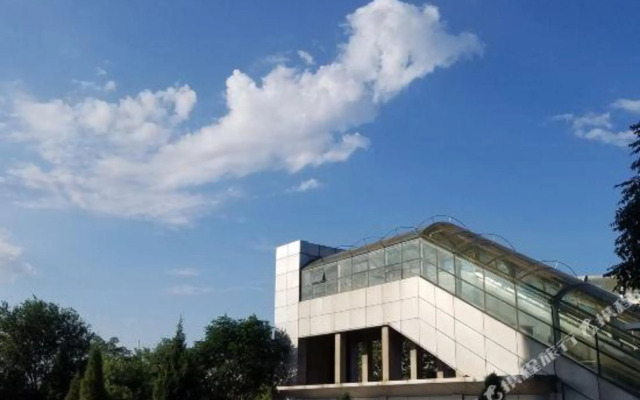 Super 8 Hotel Liuyuan Subway Station