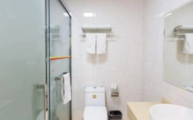 Super 8 Hotel Lianyungang Walking Street