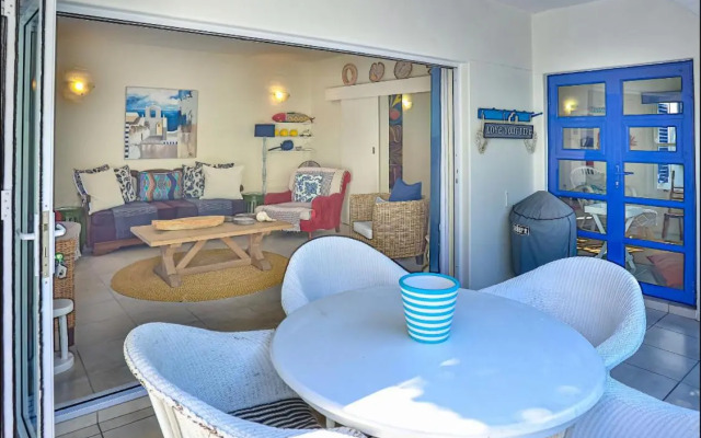 32 Akrotiri - Families only