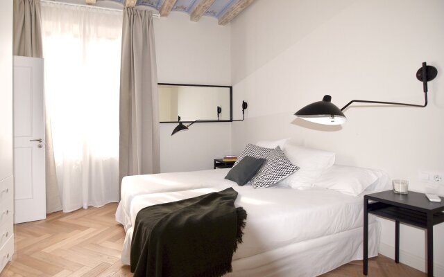 Liceu in Barcelona with 2 bedrooms and 1 bathrooms