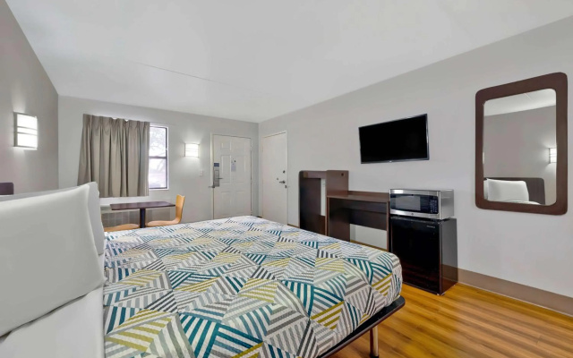 Motel 6 Plano, TX - Plano Northeast