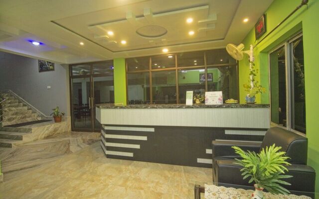 OYO 12751 Greenwood Hotel