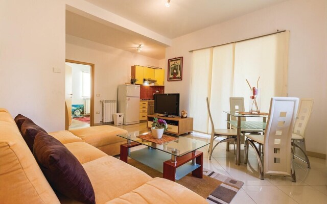 Beautiful Home in Liznjan With Wifi and 6 Bedrooms