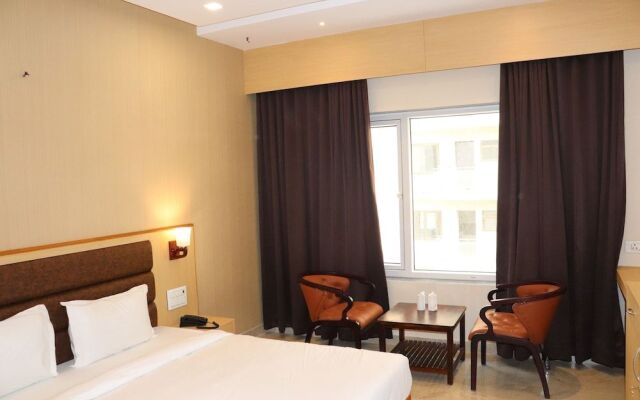 Hotel Aarunya Royale