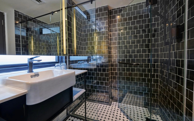 J-Hotel by Dorsett