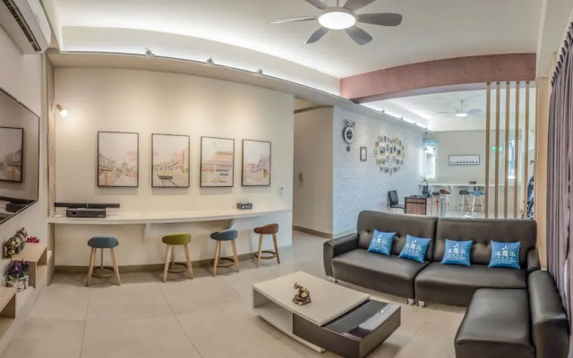 Follow Me Vogue Homestay