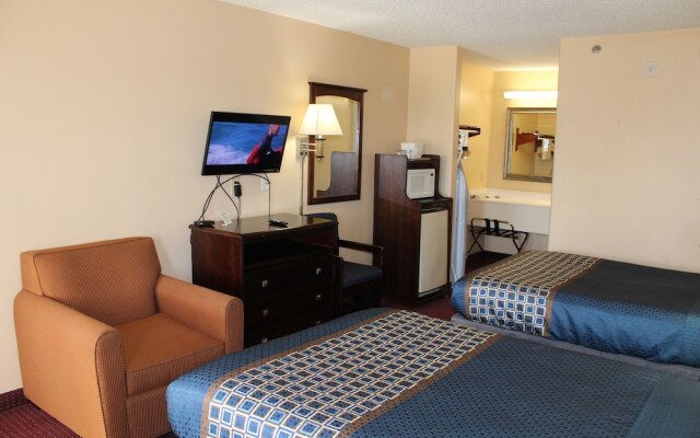 Carom Inn a Travelodge by Wyndham Denham Springs/Baton Rouge