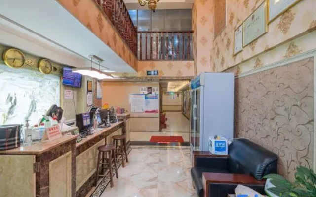 Chongqing Houhuang Hotel (University Town Weidianyuan Subway Station)