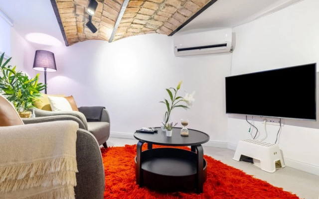 Vibrant Flat 5 Minutes Walk to Istiklal in Beyoglu