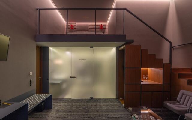 Design Hotel Road
