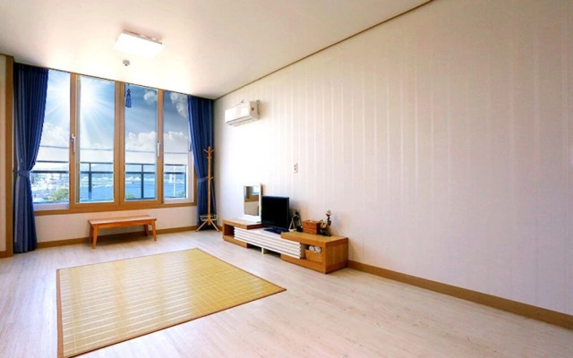 Tongyeong Cobalt Blue Pension
