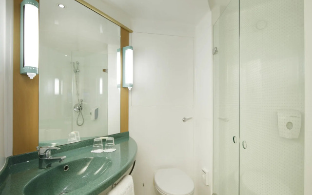 ibis Granada