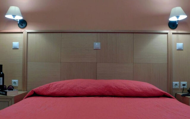 Evia Hotel & Suites