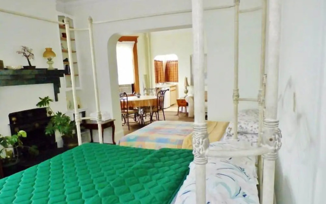 The Harbor House Bed & Breakfast