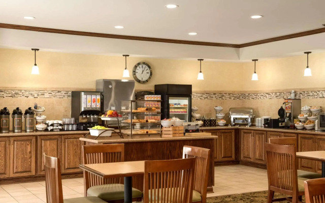 Country Inn & Suites by Radisson, Minot, ND