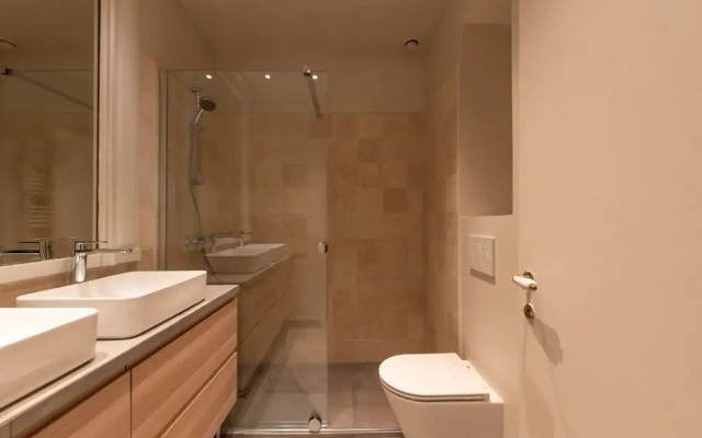 Splendid 5BR Family Apartment - Trocadero