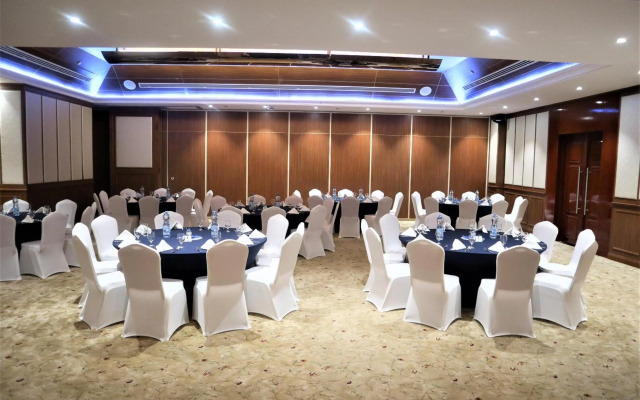 Golden Tulip Headington Ruwi