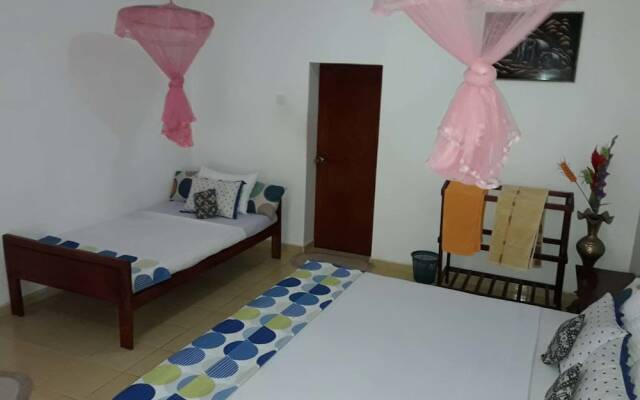 Yoho Sadewa Holiday Inn