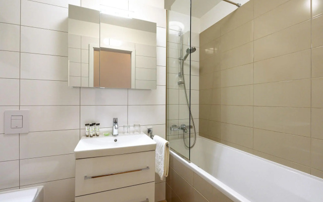 Emerald Downtown Suites