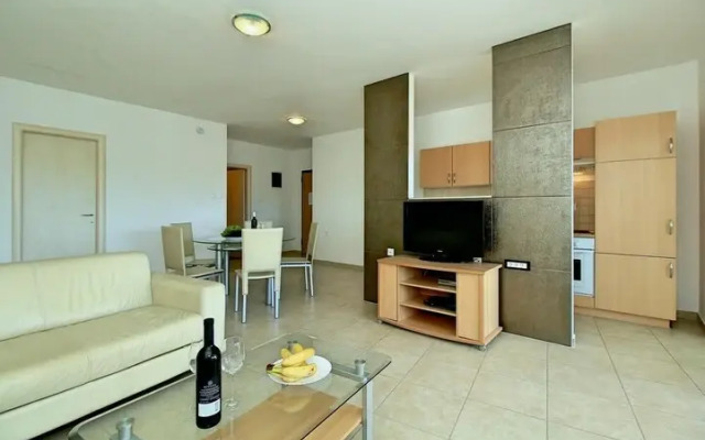 Awesome Home in Umag With 2 Bedrooms