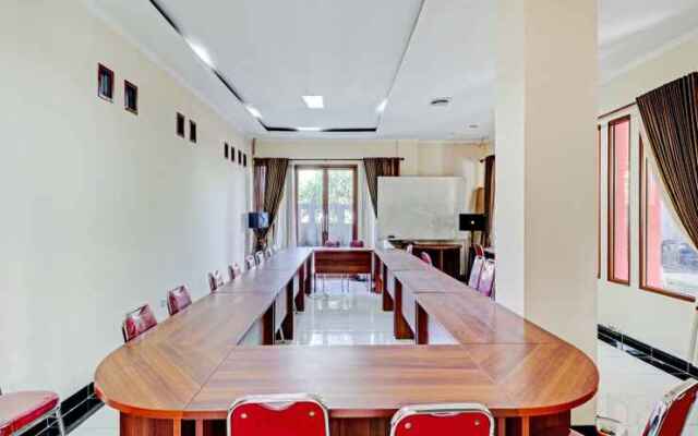 OYO 90475 Mirda Gratia Hotel