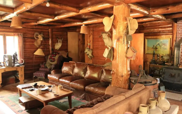 Grizzly Lodge