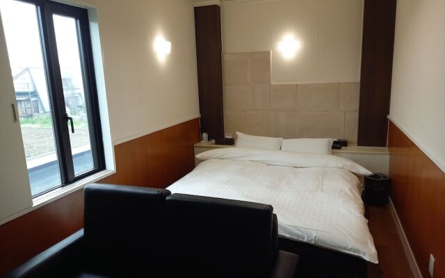HOTEL C-PLUS - Adults Only