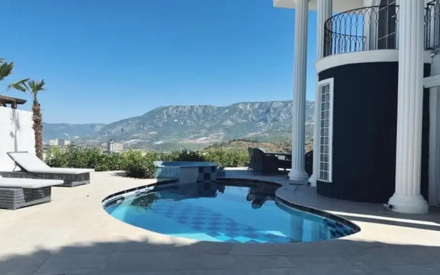 Amazing House With Private Pool in Antalya