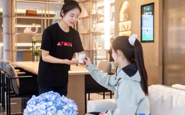 Yangzhou Dongguan Street Intangible Cultural Heritage Treasures Museum Atour Hotel – People – Yangzhou