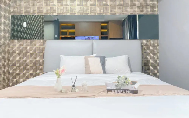 Homey And Cozy Living Studio At West Vista Apartment