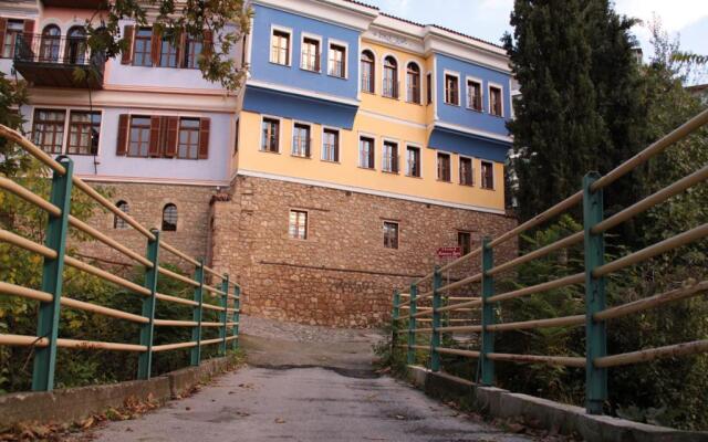 Kokkino Spiti Boutique Hotel