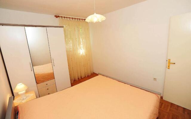 Apartments Luka & Sara