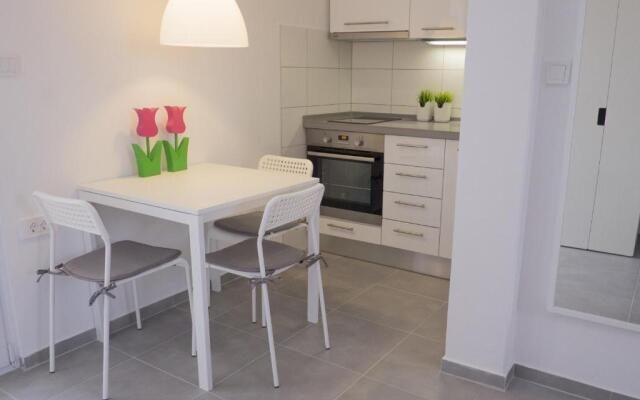 Apartments by the sea Rogoznica - 18746
