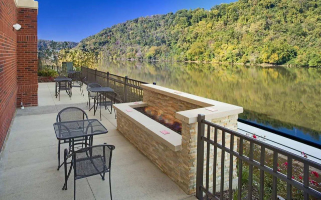 Hampton Inn & Suites Pittsburgh/Waterfront-West Homestead